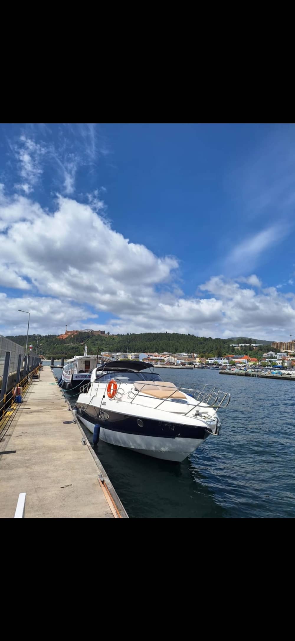 Passeio de barco de 6 horas saindo de Setúbal com opção de espumante e restaurante