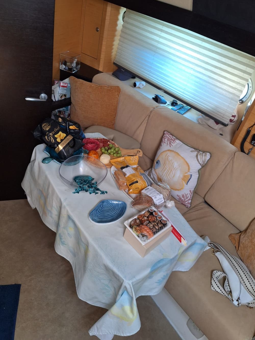 Passeio de barco de 6 horas saindo de Setúbal com opção de espumante e restaurante