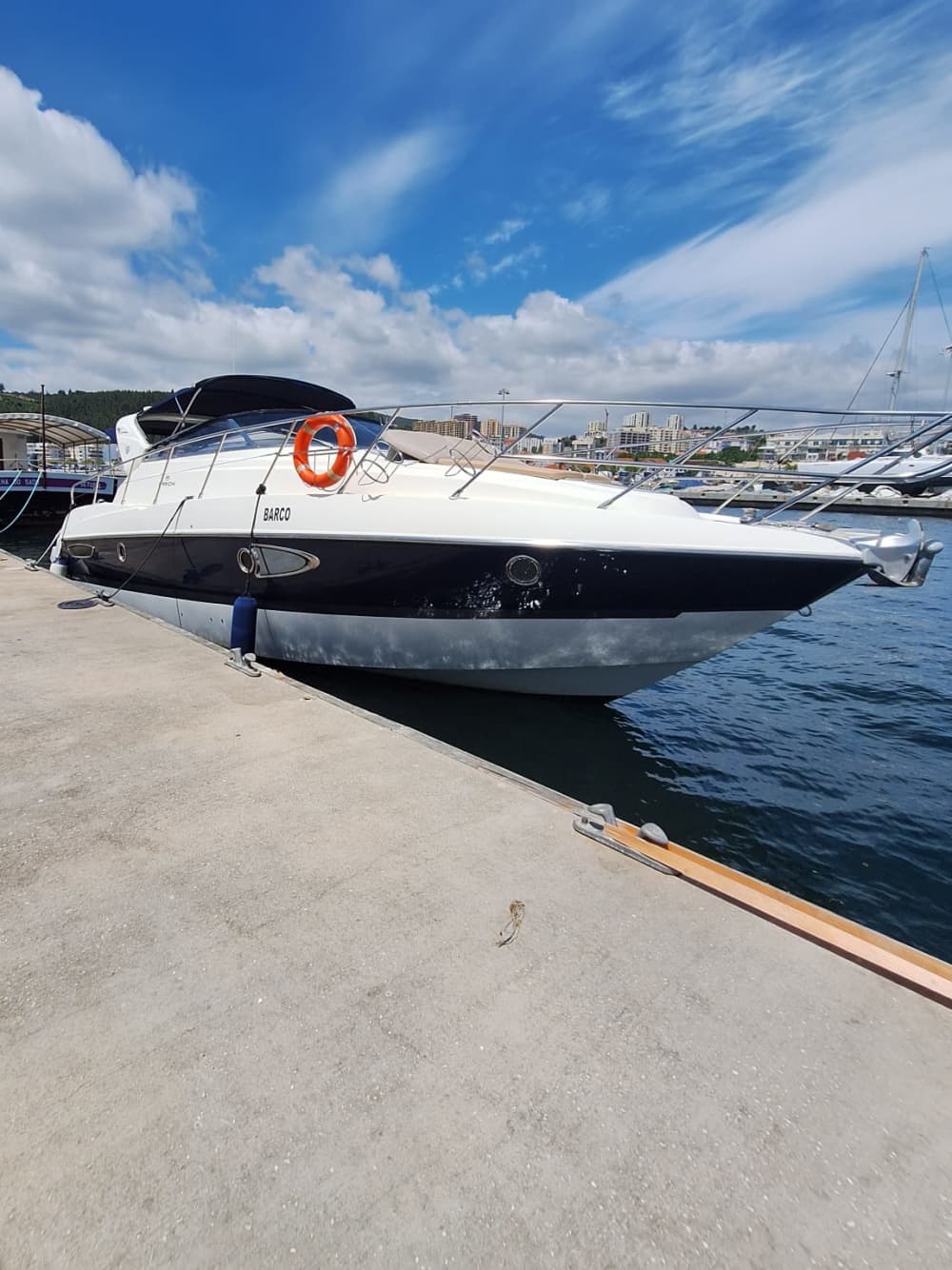 Passeio de barco de 6 horas saindo de Setúbal com opção de espumante e restaurante