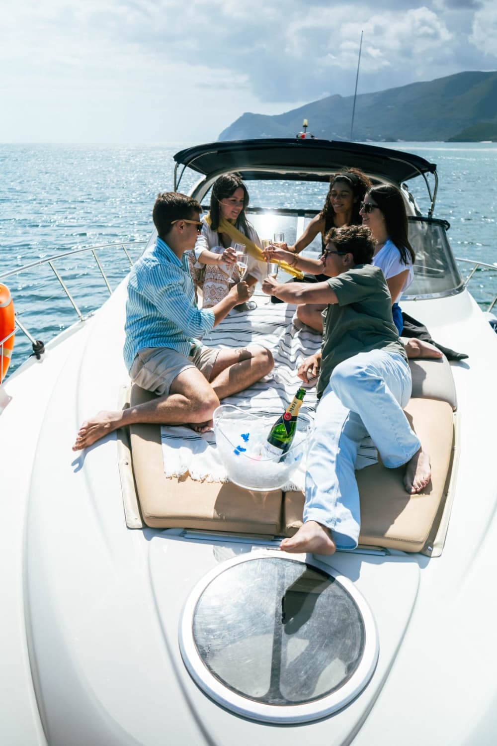 Passeio de barco de 6 horas saindo de Setúbal com opção de espumante e restaurante