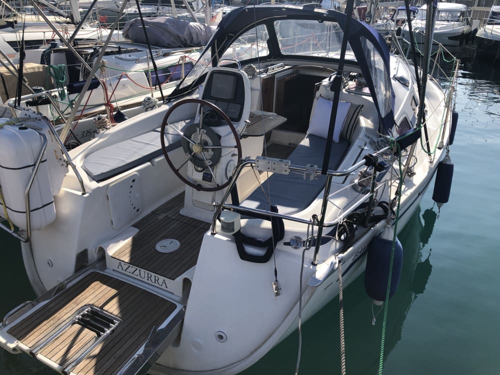 Escursione privata in barca a vela di 8 ore e 30 minuti ad Antibes.