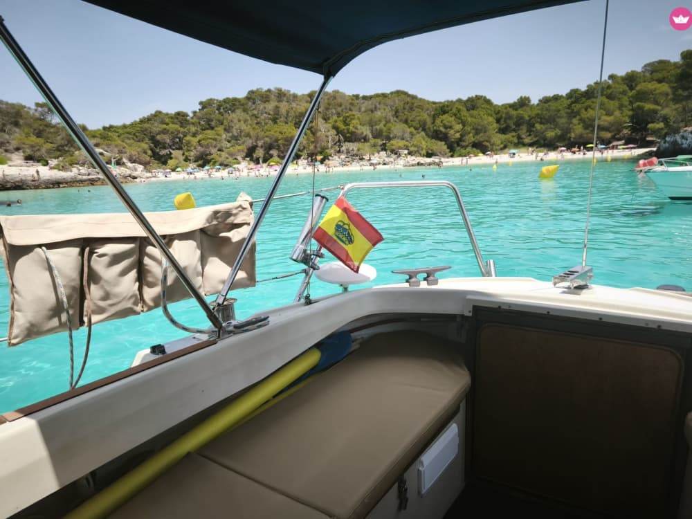 Esperienza di vela privata a Minorca: nuota, fai snorkeling e rilassati