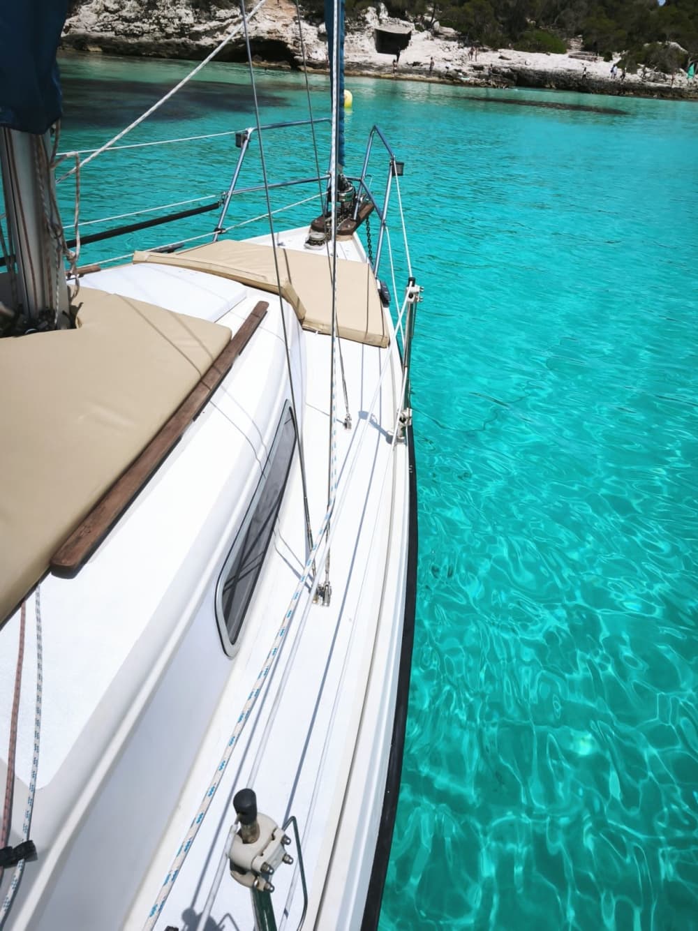 Esperienza di vela privata a Minorca: nuota, fai snorkeling e rilassati