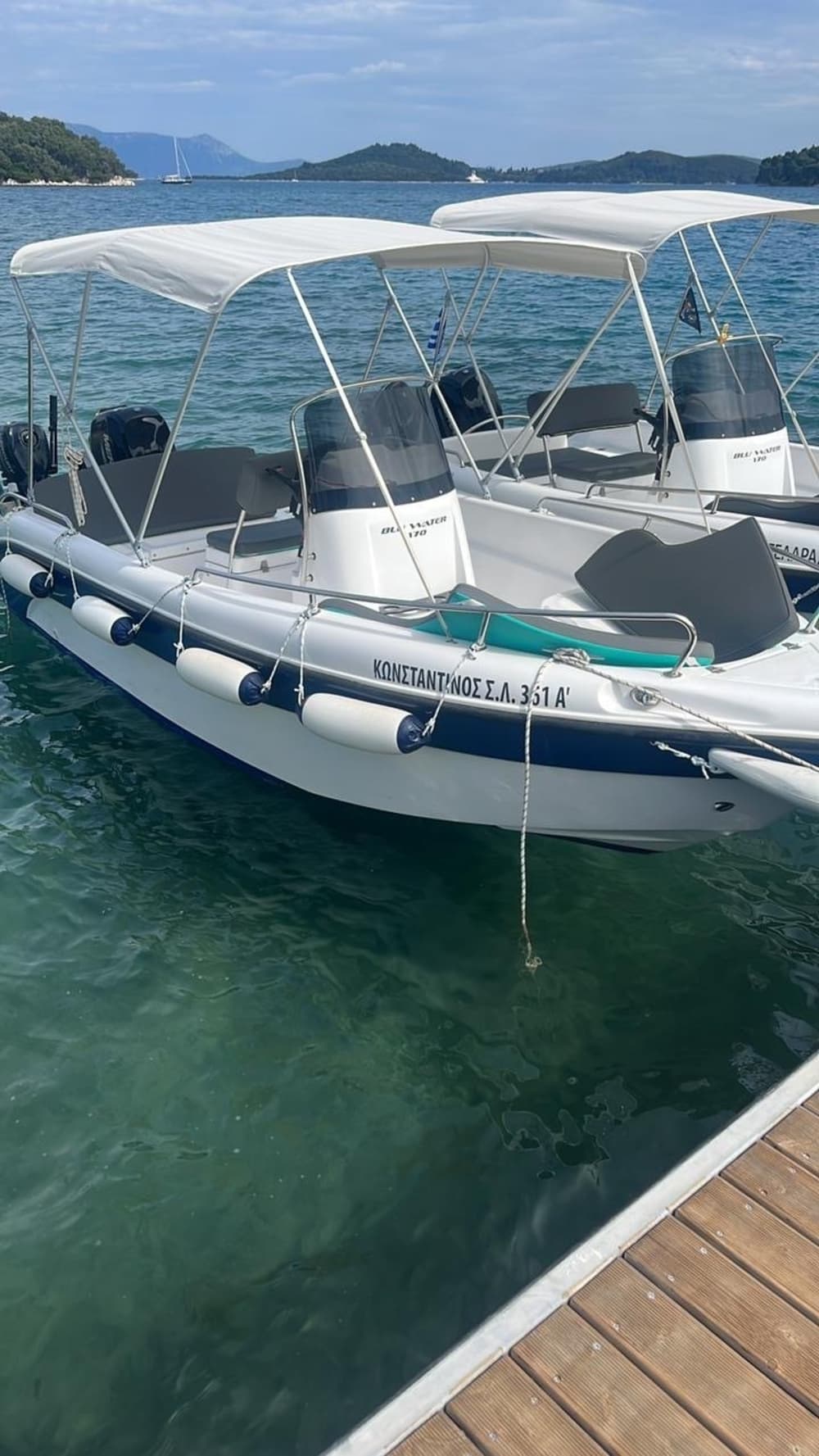 Barca ta privată cu motor pentru o zi în jurul orașului Lefkada