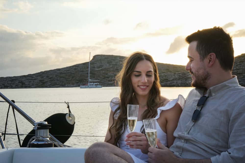 Golden Hour Escape: Sunset Sailing Experience to Dia Island