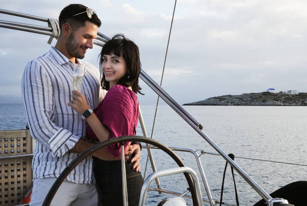 Golden Hour Escape: Sunset Sailing Experience to Dia Island