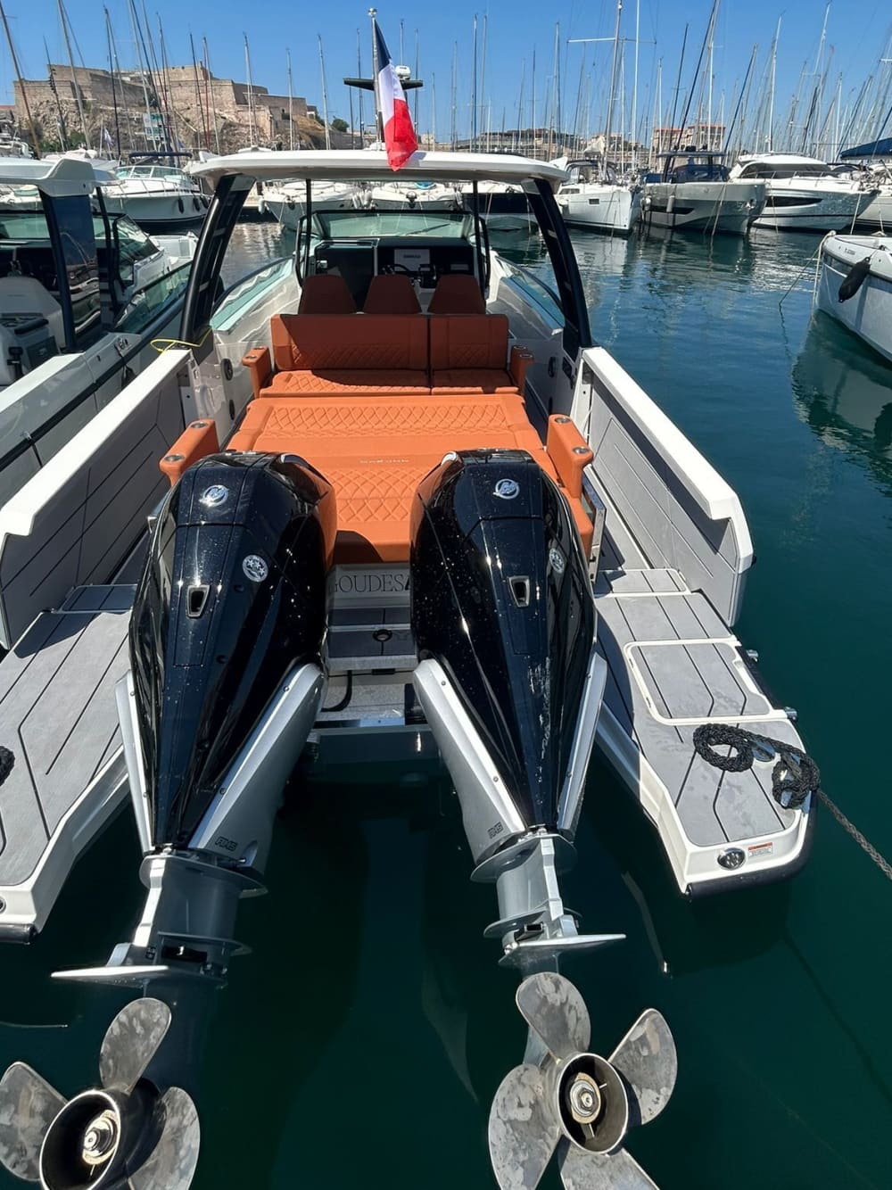 3h30 à Marseille : Louez un bateau à moteur et profitez-en