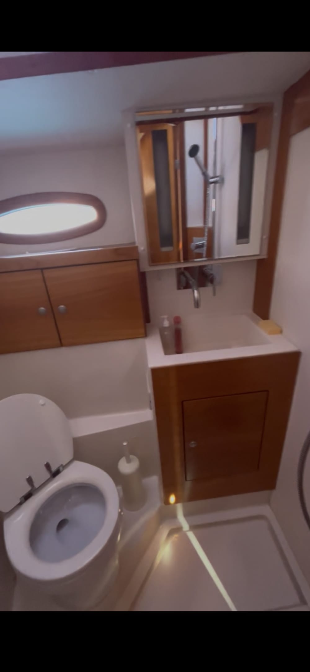 Esplora Bonifacio e goditi un'intera giornata di navigazione a bordo di una barca a vela.