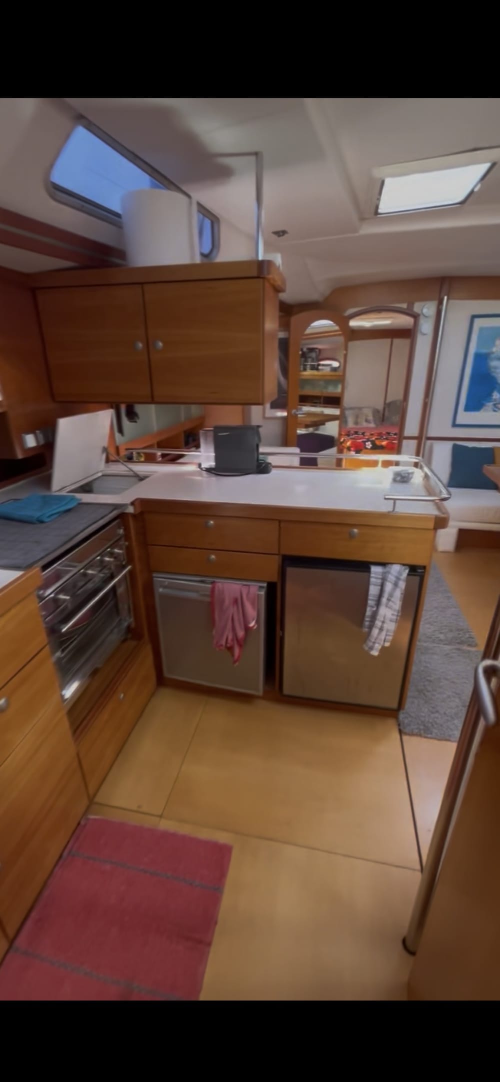 Esplora Bonifacio e goditi un'intera giornata di navigazione a bordo di una barca a vela.