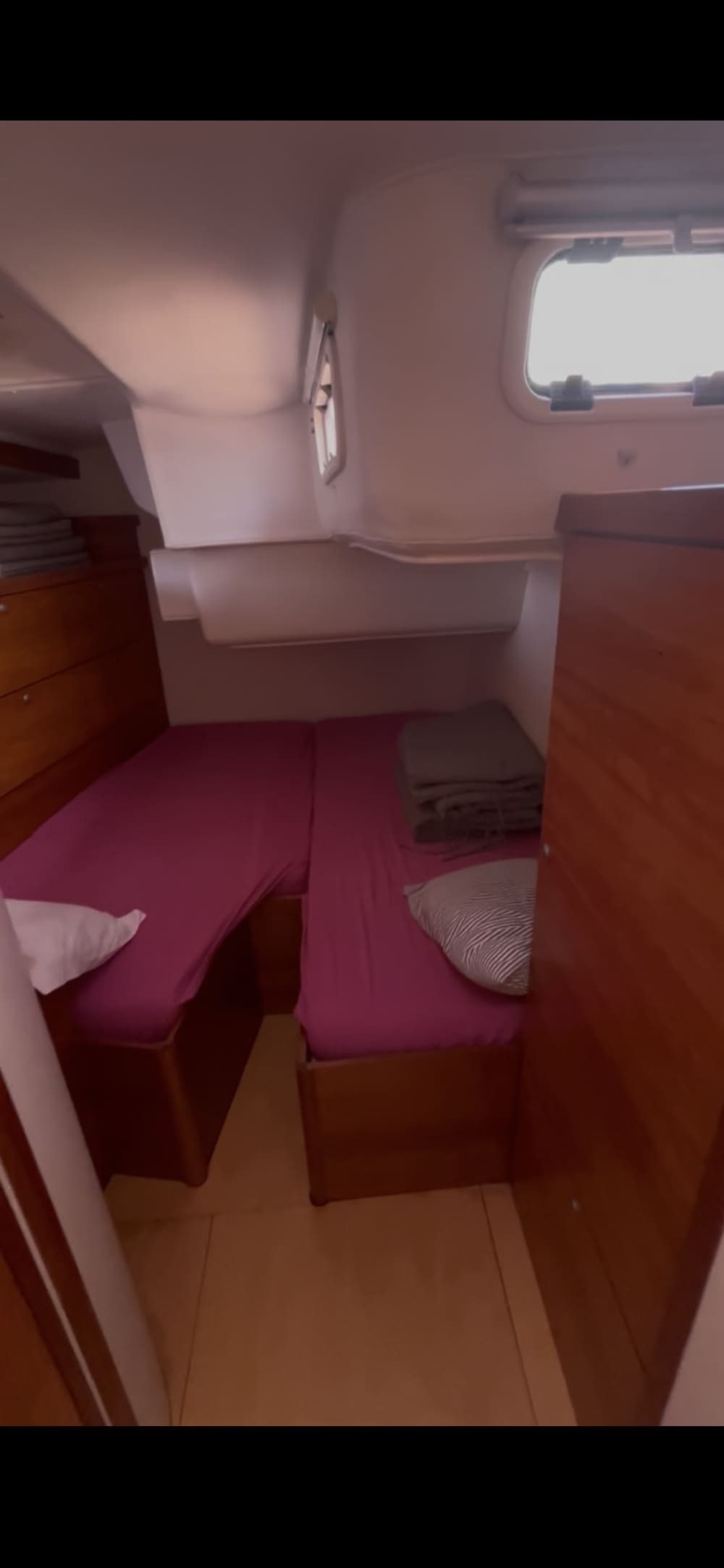 Esplora Bonifacio e goditi un'intera giornata di navigazione a bordo di una barca a vela.