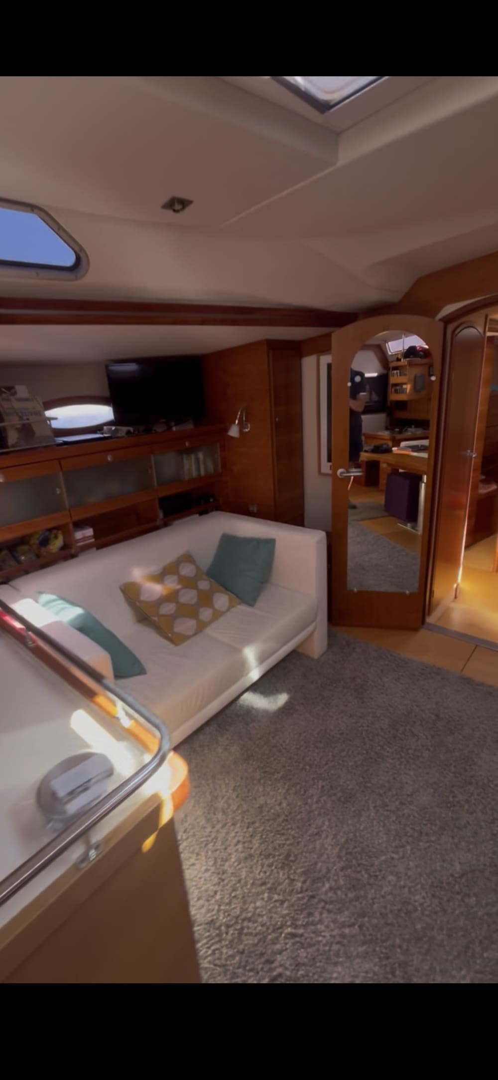 Esplora Bonifacio e goditi un'intera giornata di navigazione a bordo di una barca a vela.