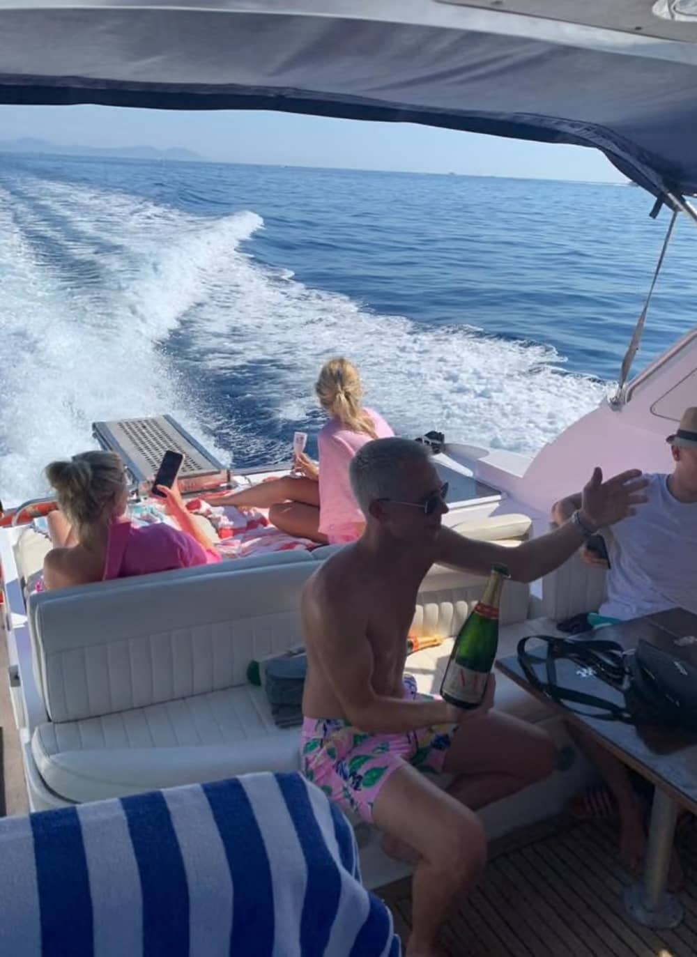 GRIMAUD - Het ansichtkaartwaardige uitzicht vanaf de zee