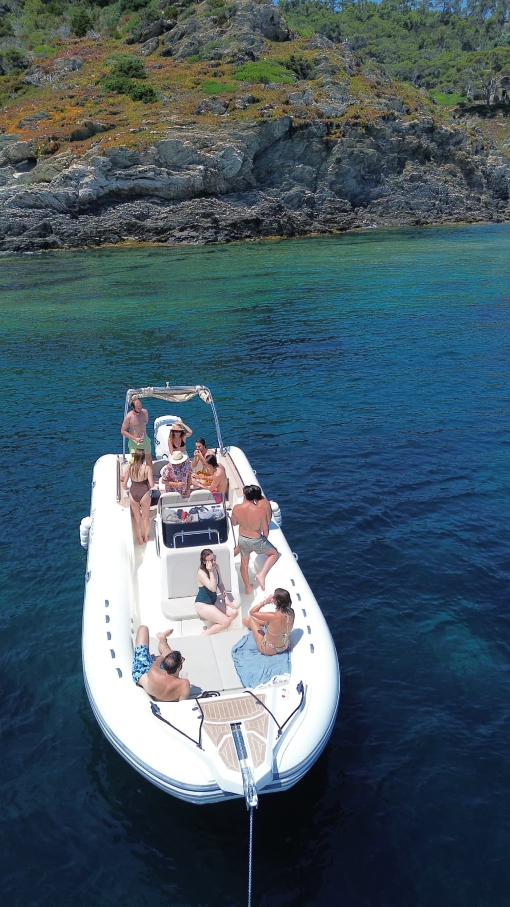 Reserve 9 horas para descobrir a magia escondida de Hyères a partir das ondas.