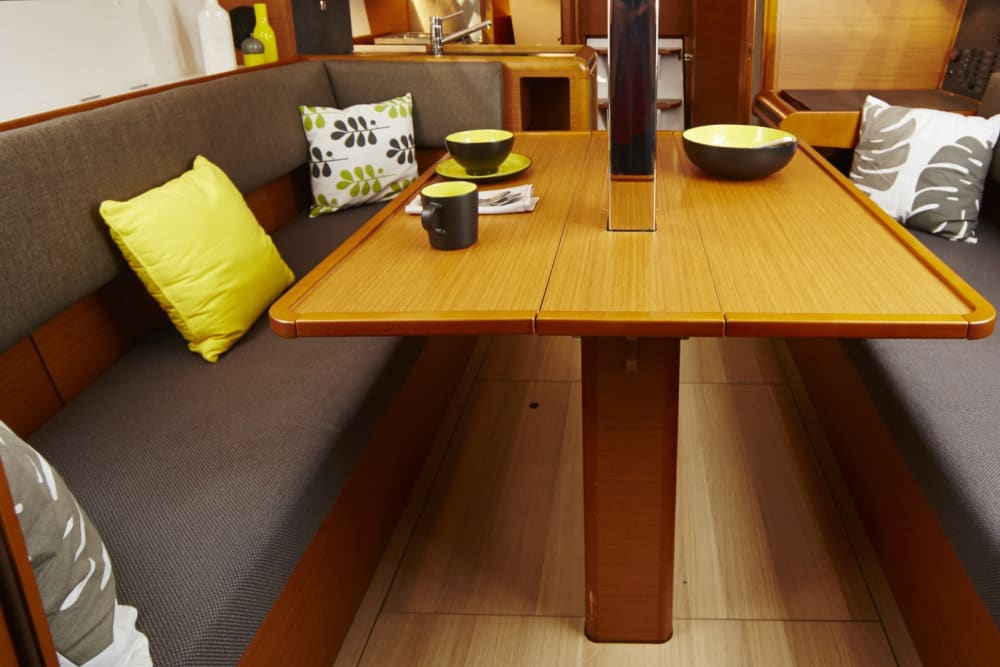 Discover Sitges on a sailboat for a full day