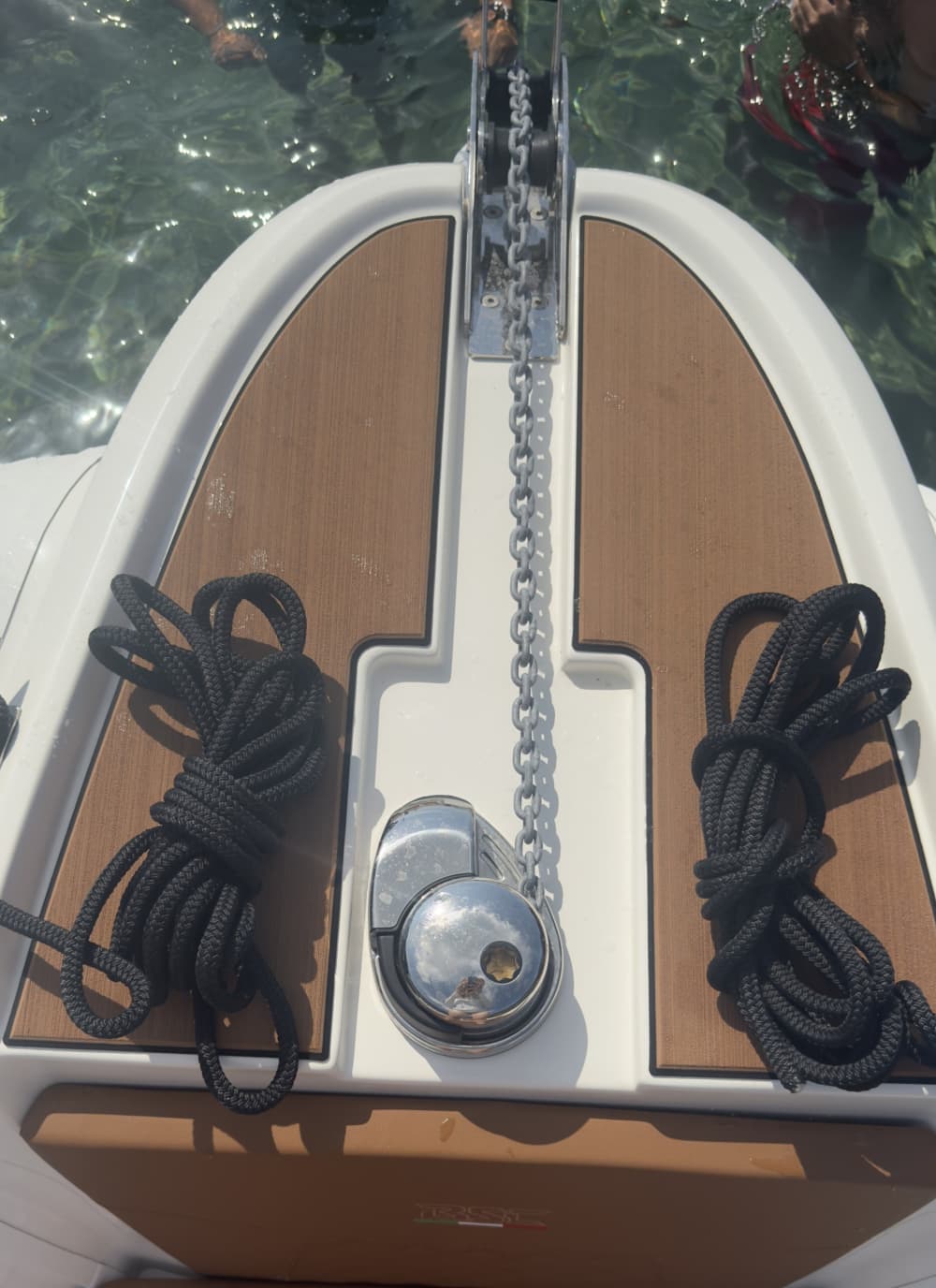 Votre journée à Hyères : Louez un bateau à moteur pour une journée complète de découverte