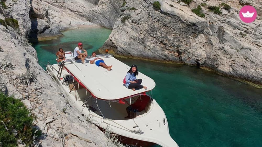 Χβαρ: Ιδιωτική εκδρομή με ταχύπλοο στο Γαλάζιο Σπήλαιο και το Βις