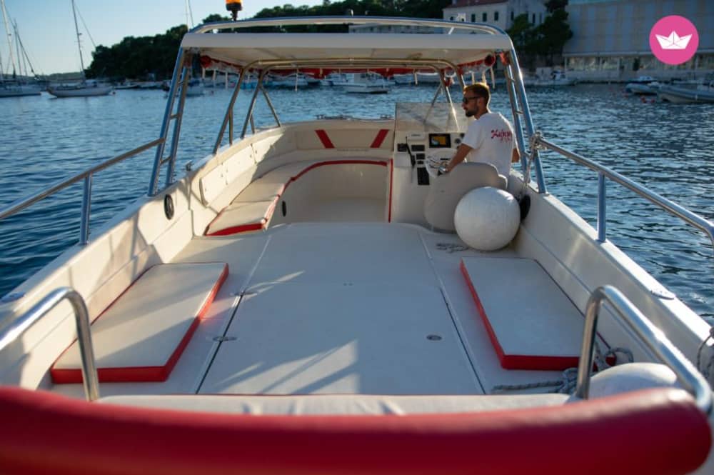 Χβαρ: Ιδιωτική εκδρομή με ταχύπλοο στο Γαλάζιο Σπήλαιο και το Βις