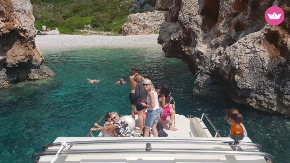 Χβαρ: Ιδιωτική εκδρομή με ταχύπλοο στο Γαλάζιο Σπήλαιο και το Βις