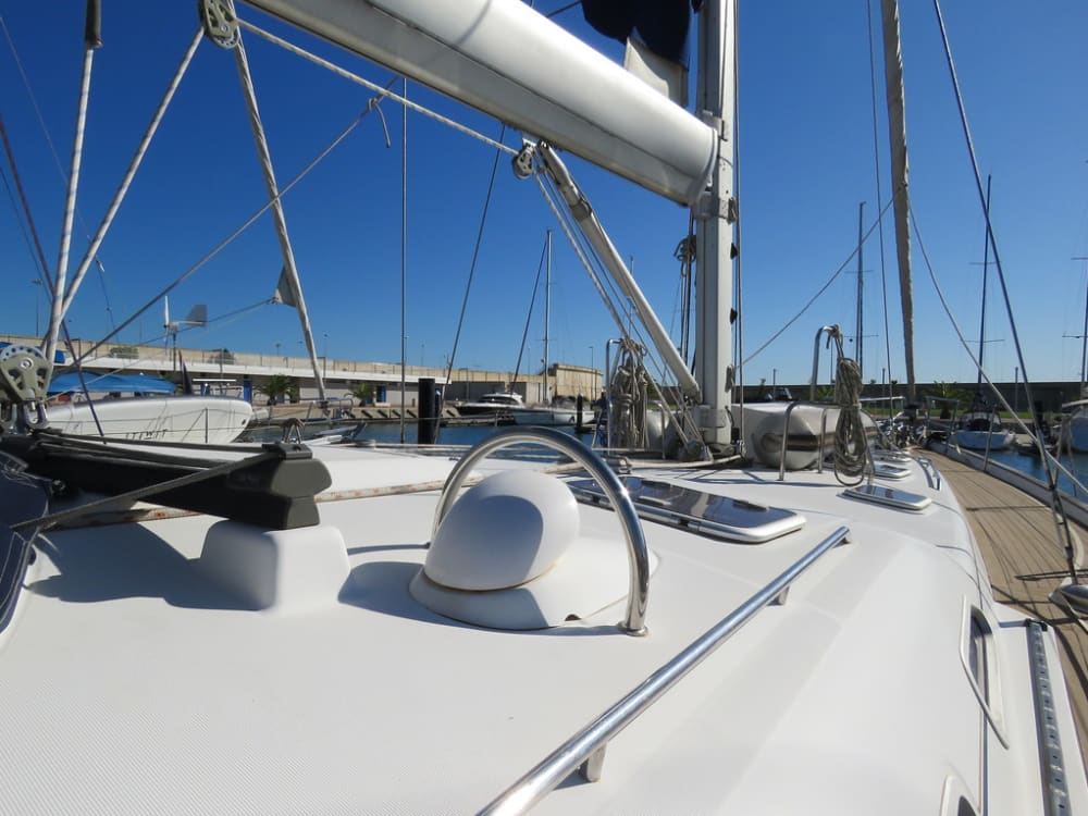 Valencia by Sail: Half-Day Sea Escape