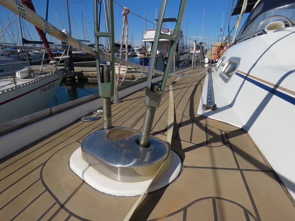 Valencia by Sail: Half-Day Sea Escape