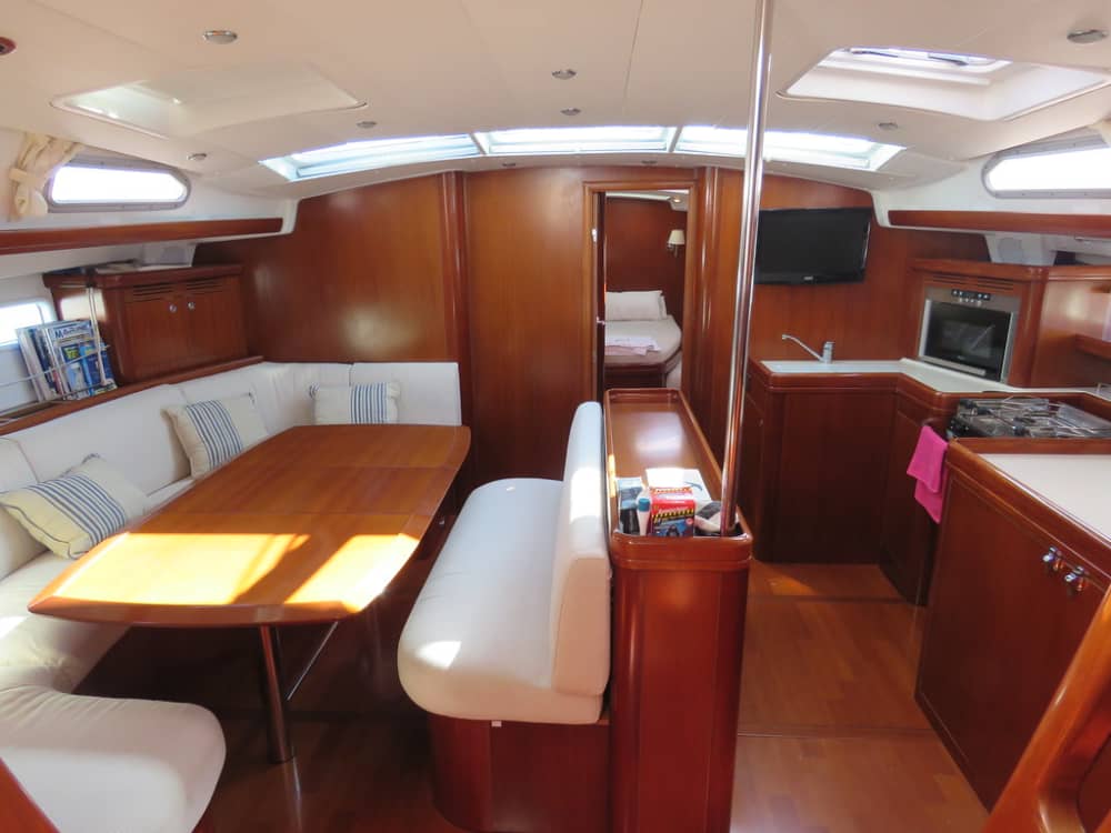 Valencia by Sail: Half-Day Sea Escape