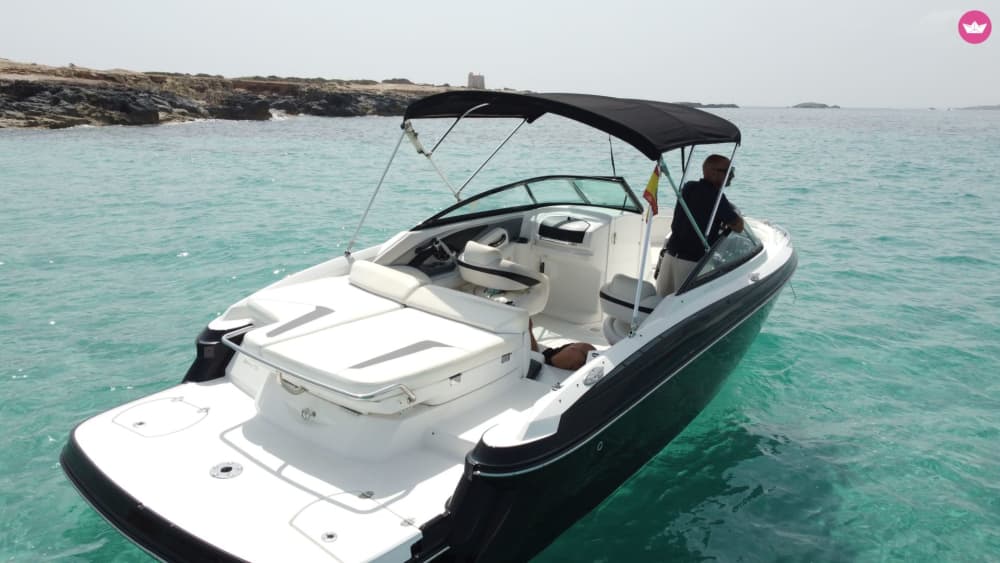 Piluca Mystische Gewässer und Megayachten: Der verborgene Süden Ibizas