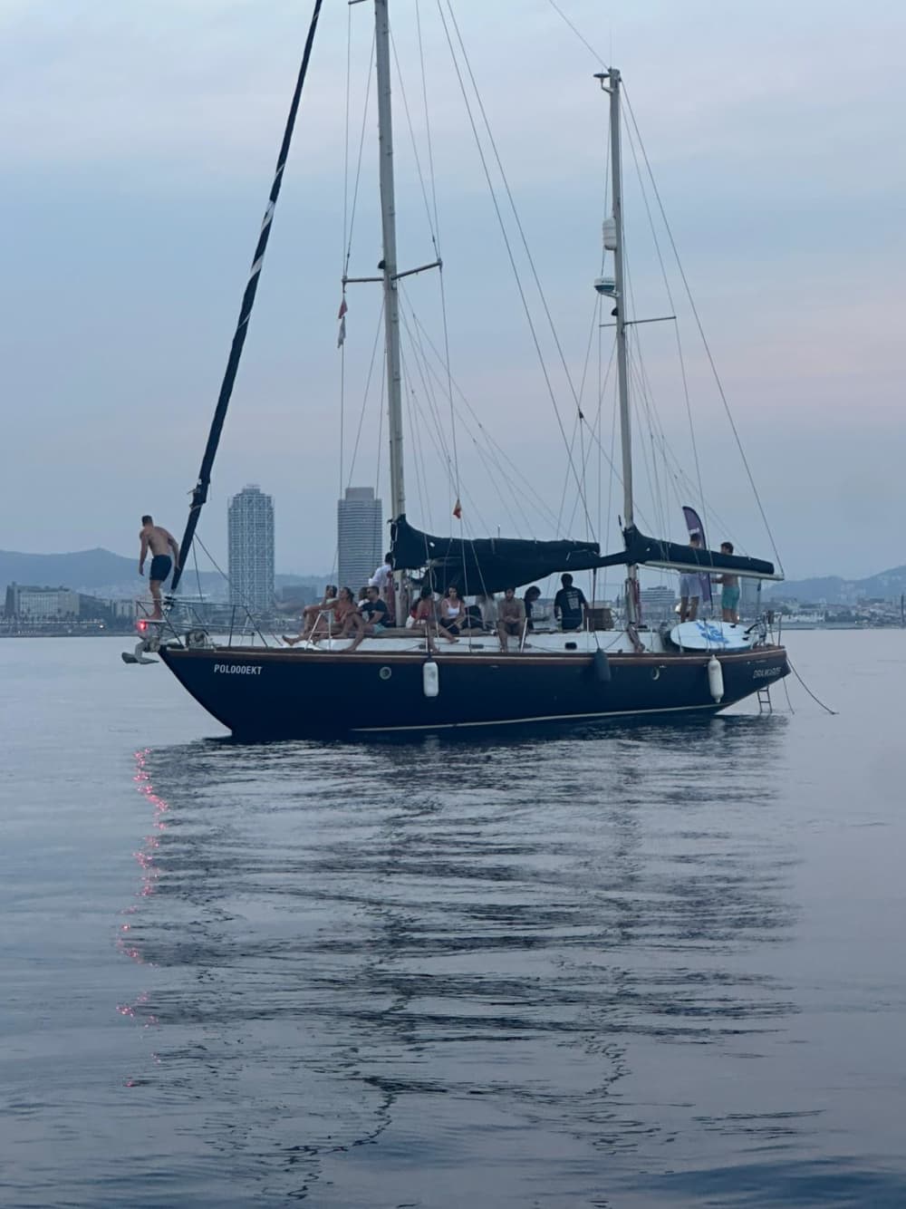 4 hours on a sailboat — Half-day of freedom at sea