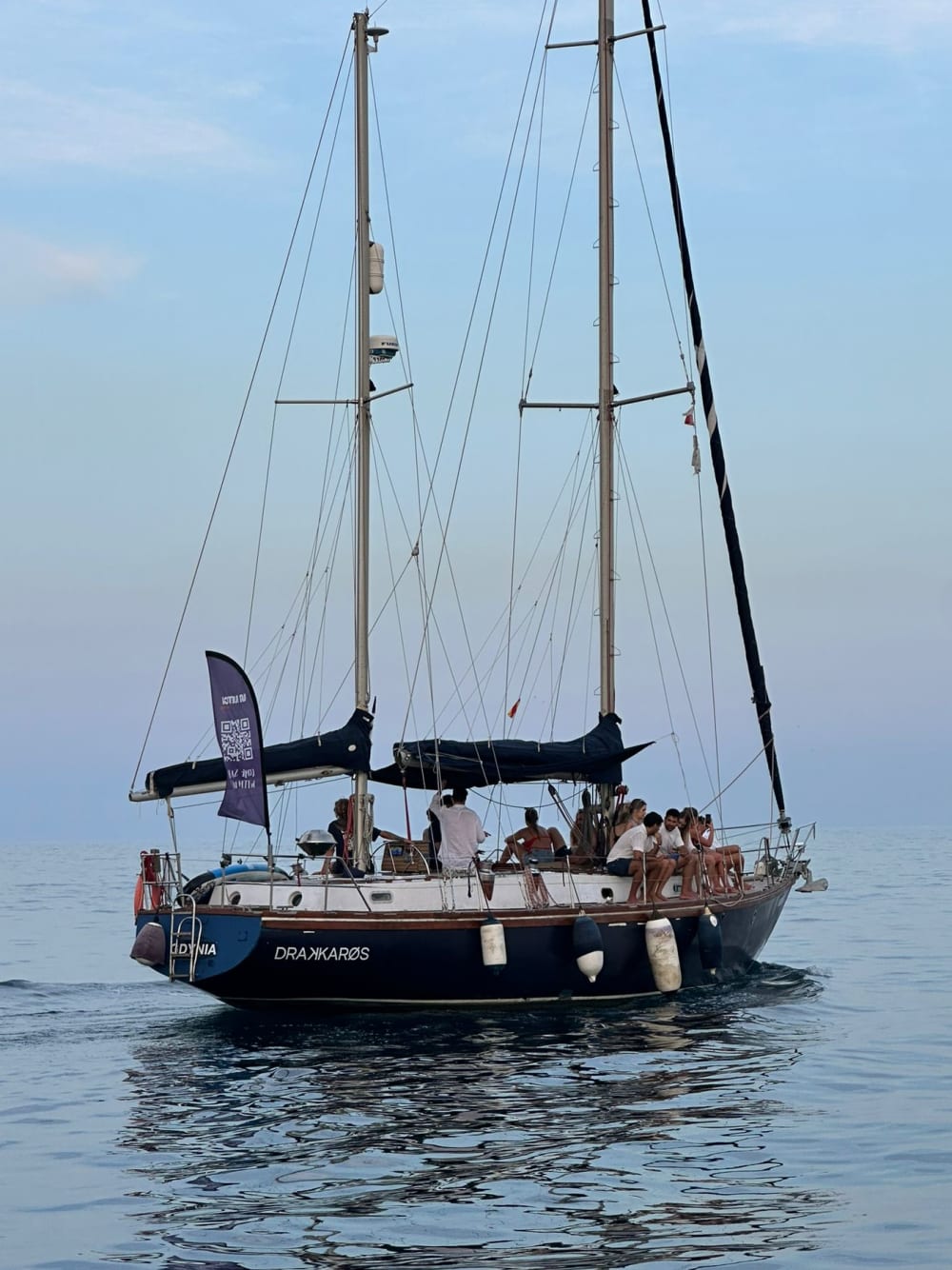 4 hours on a sailboat — Half-day of freedom at sea
