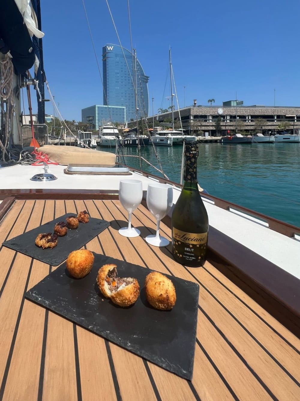 Cena gourmet en el mar con el chef