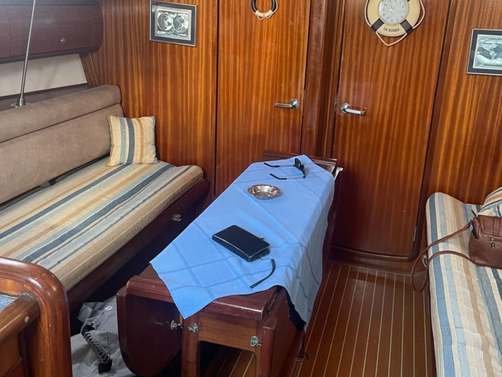 Fuga mattutina privata in barca a vela all'isola di Dia con chef privato: nuota, cena ed esplora