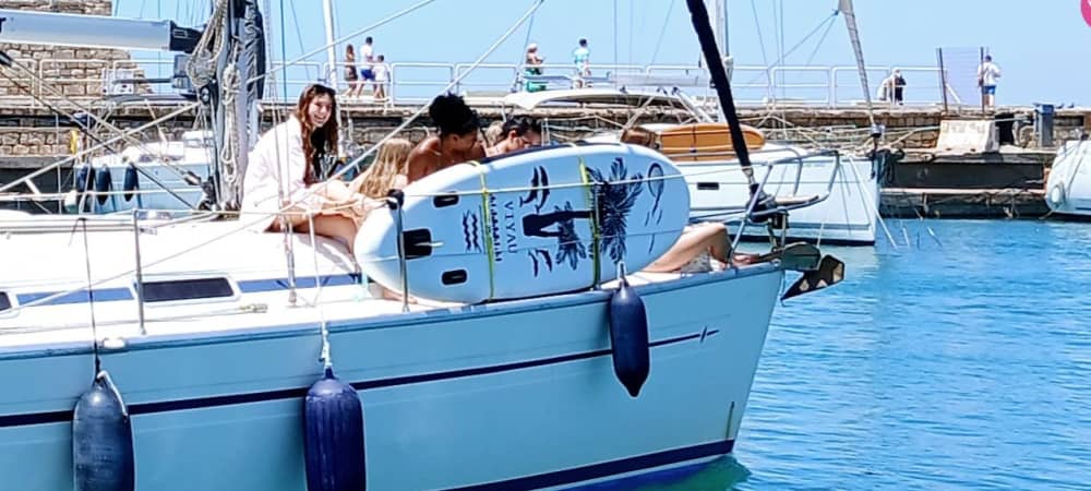 Fuga mattutina privata in barca a vela all'isola di Dia con chef privato: nuota, cena ed esplora