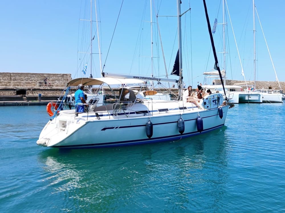 Fuga mattutina privata in barca a vela all'isola di Dia con chef privato: nuota, cena ed esplora