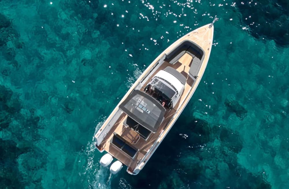 Explora la costa sur de Ibiza: día completo con snorkel