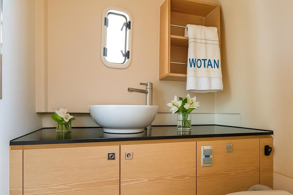 Explora la costa sur de Ibiza: día completo con snorkel