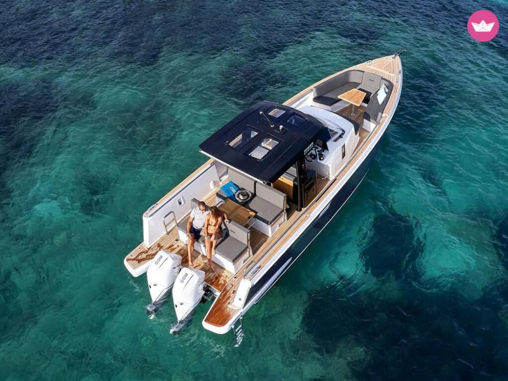 Explora la costa sur de Ibiza: día completo con snorkel