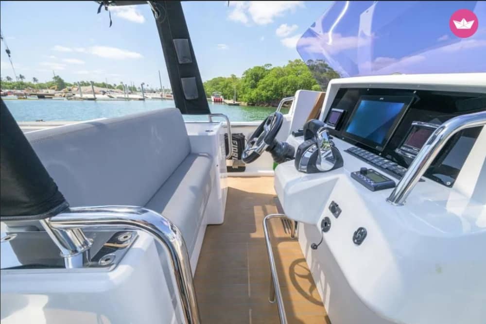 Explora la costa sur de Ibiza: día completo con snorkel