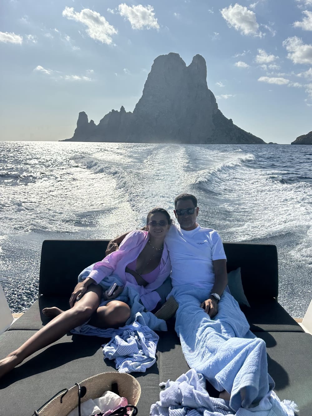 Crucero al atardecer de 4 horas: la costa de Ibiza bajo una luz dorada