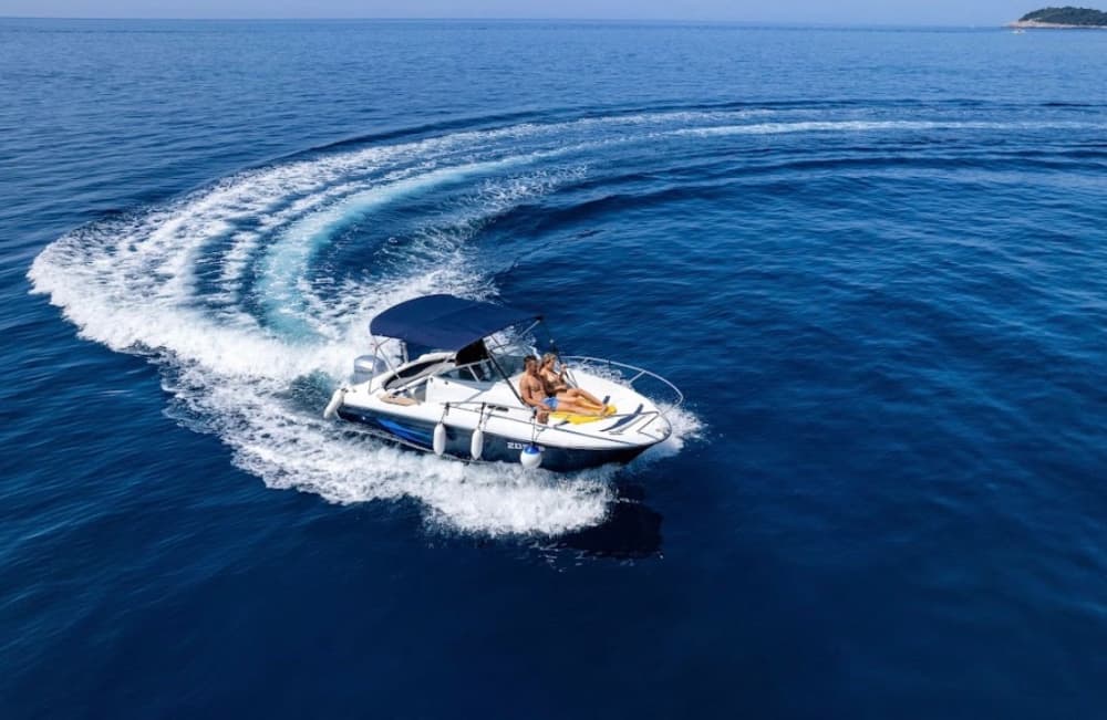 Blaue Höhlen & Inselleben – Ein ganzer Tag auf See