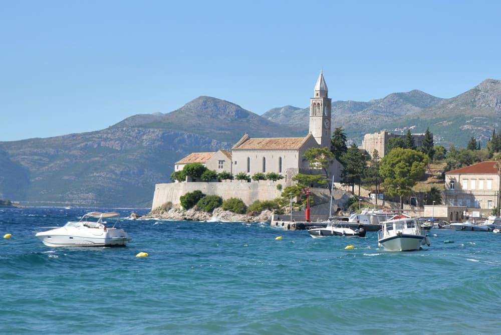 Blaue Höhlen & Inselleben – Ein ganzer Tag auf See