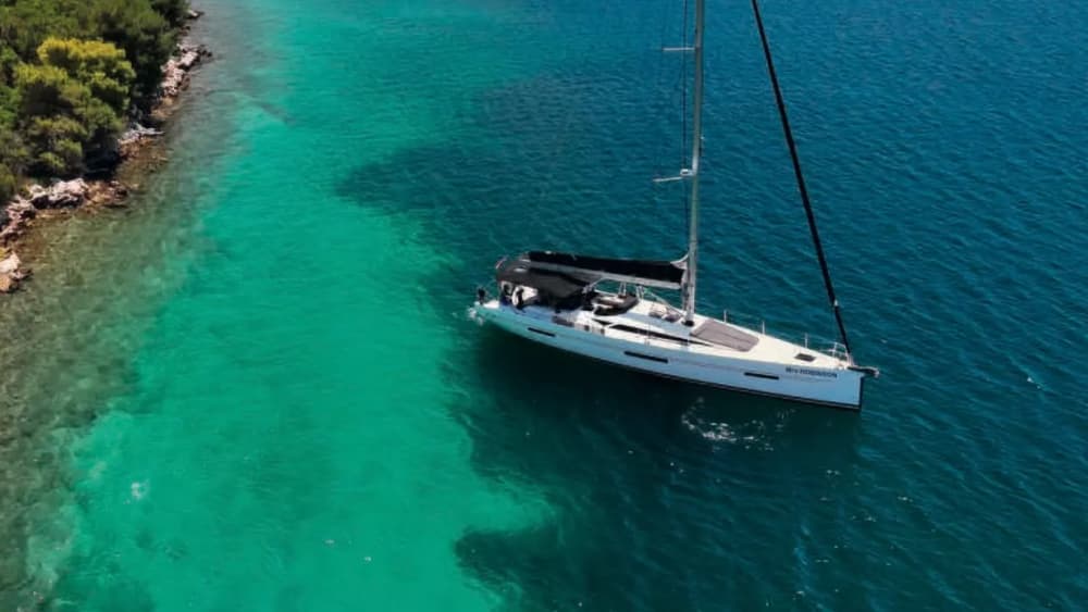 Blaue Höhlen & Inselleben – Ein ganzer Tag auf See