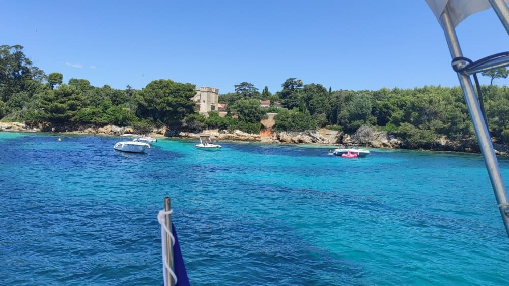 Make every moment count: A full day of sun around Antibes on a motorboat