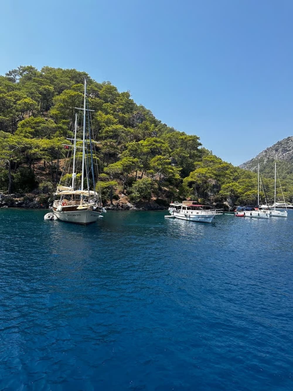 Sofisticación en alta mar: Descubra Göcek en un goleta de lujo.
