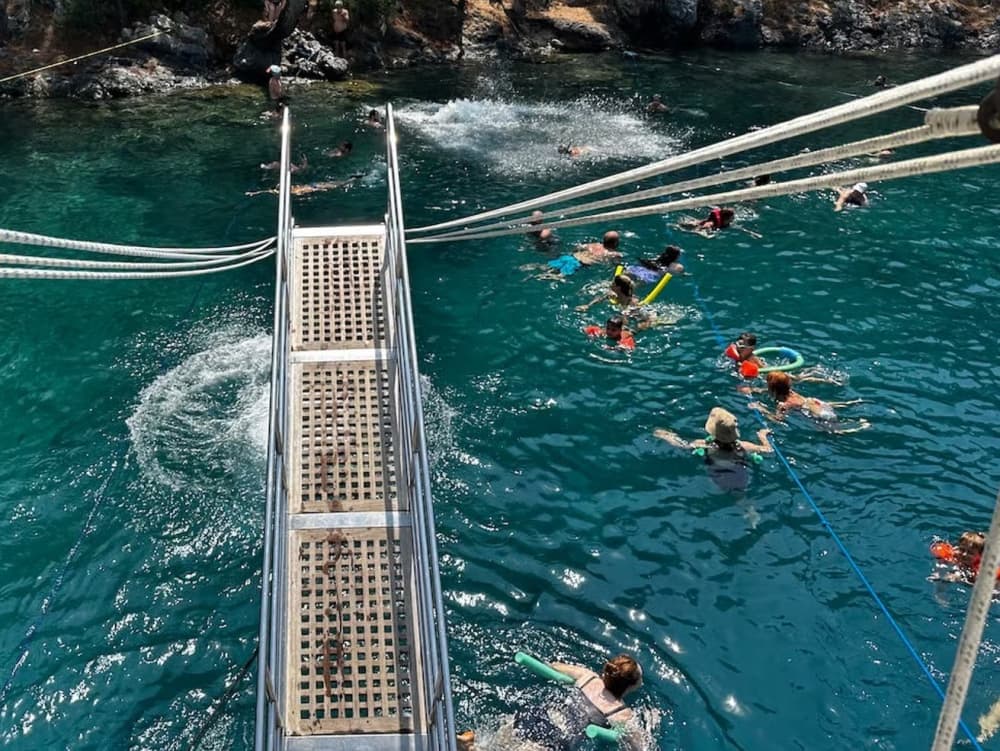 Sofisticación en alta mar: Descubra Göcek en un goleta de lujo.