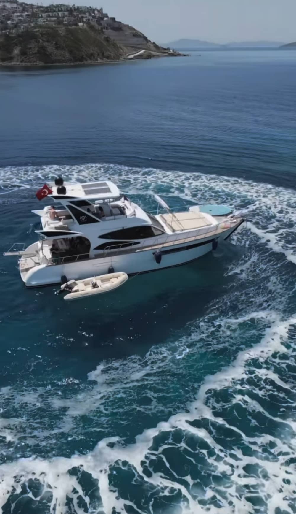 Pływaj, relaksuj się i delektuj: czartery luksusowych jachtów w Bodrum