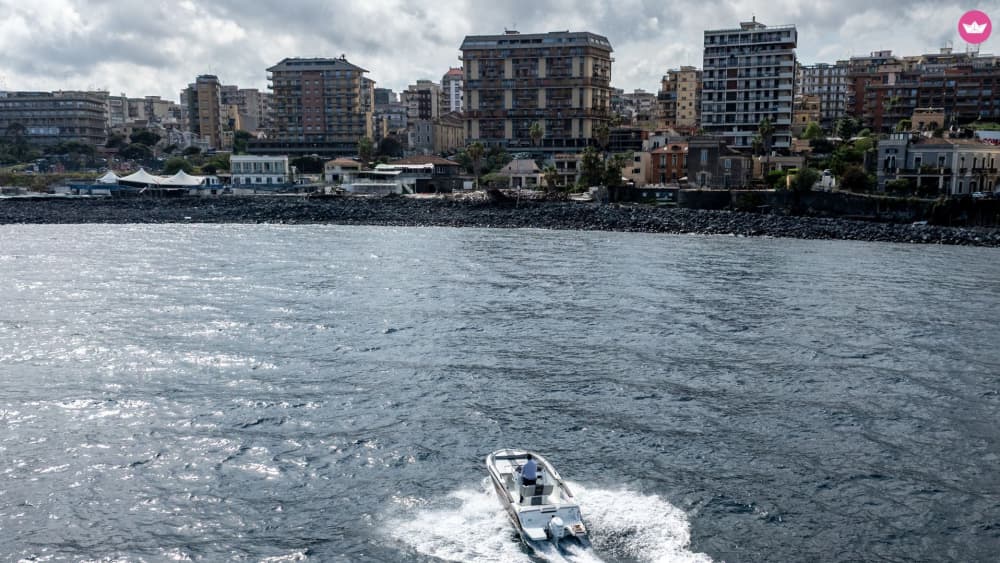 Les Cyclopes vus de la mer : une visite de 3 heures au départ d'Aci Trezza