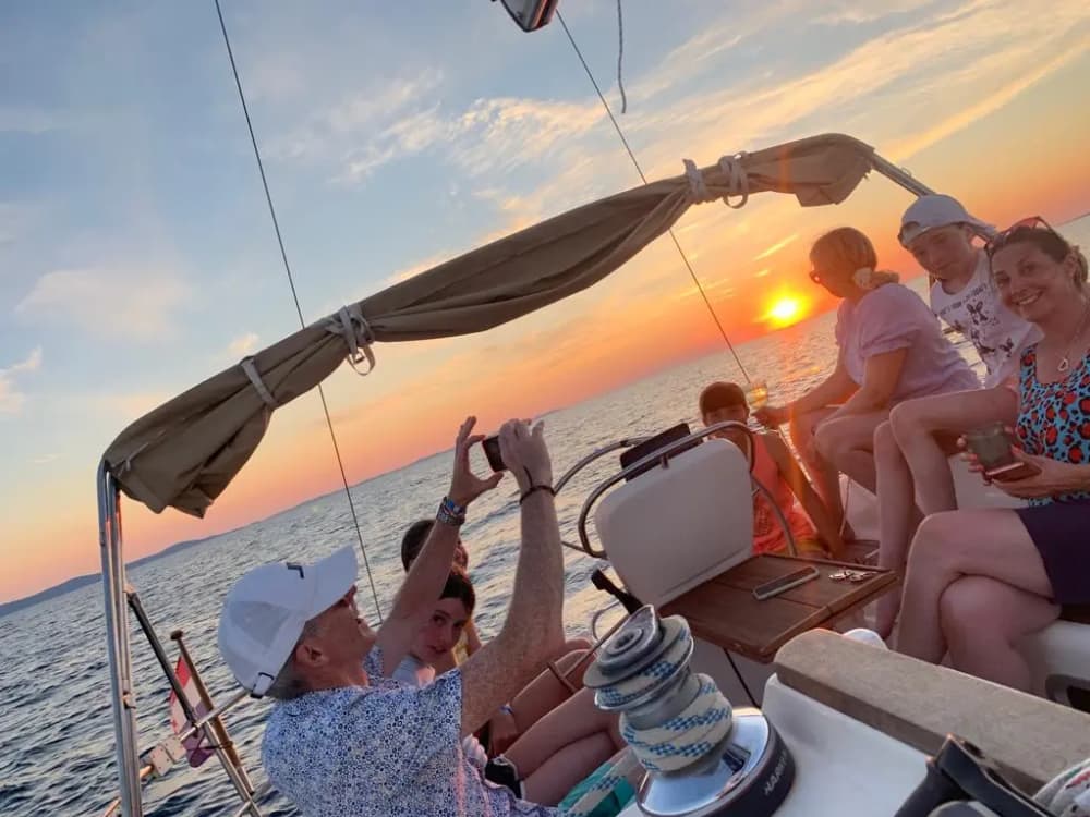 Explore by Sea – 8-Hour Tour