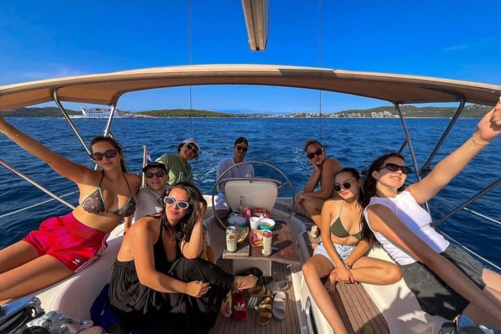 4-stündige private Bootstour – Schwimmen & Entspannen