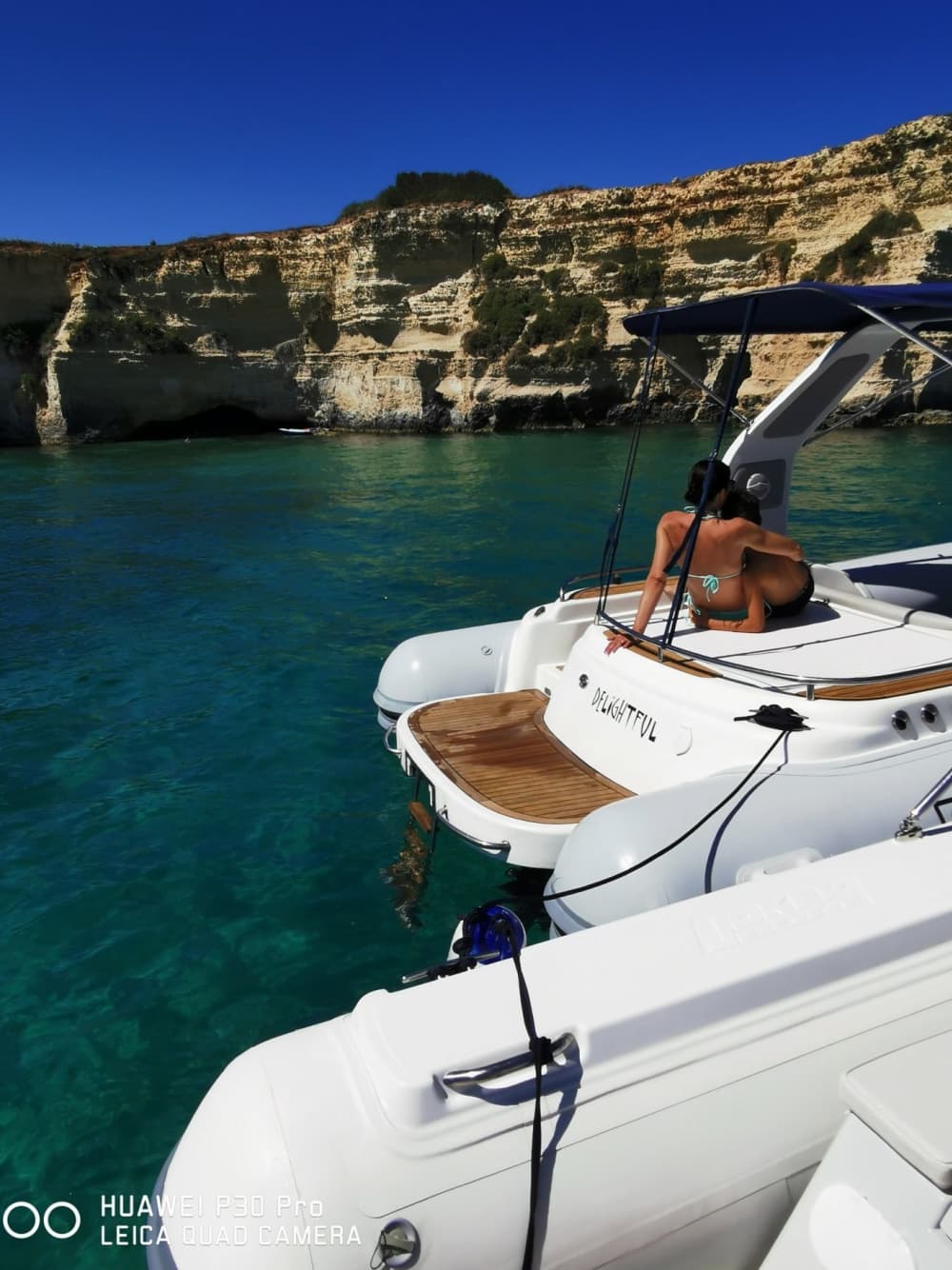 faraglioni, calette e aperitivo a bordo del delightful