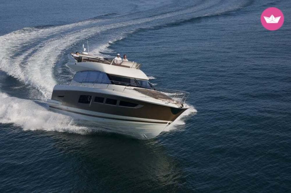 Gita in yacht al tramonto