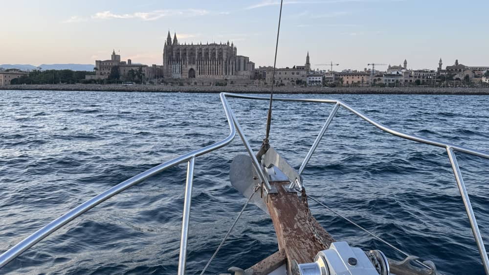 Solnedgång med stil, turkost badstopp och solnedgångar under den gyllene timmen på en 2-timmars privat kryssning från Palma